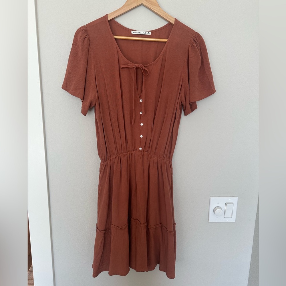 Abercrombie cinch waisted tiered mini dress terracotta size M